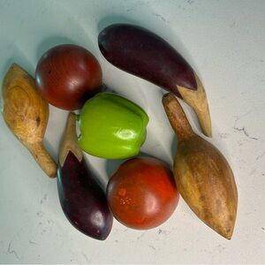 Hand Craved Wooden Vegetables in Great Condition. Eggplant, Pepper, Tomatoes…..